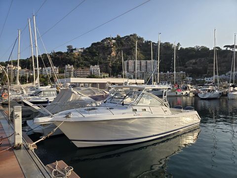 Edgewater 335EX Express berthed in Port de Blanes